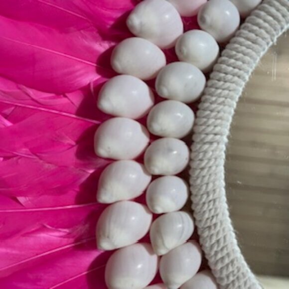 🧡3/15 NWT Tropical Elements Pink Feather Shells Round Wall Mirror Decor - Picture 4 of 7